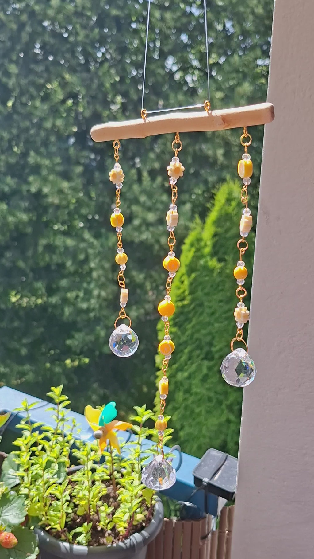 Sonnenfänger „Golden Daisy“ – Handgemachter Kristall-Suncatcher mit Blumen & Citrustönen