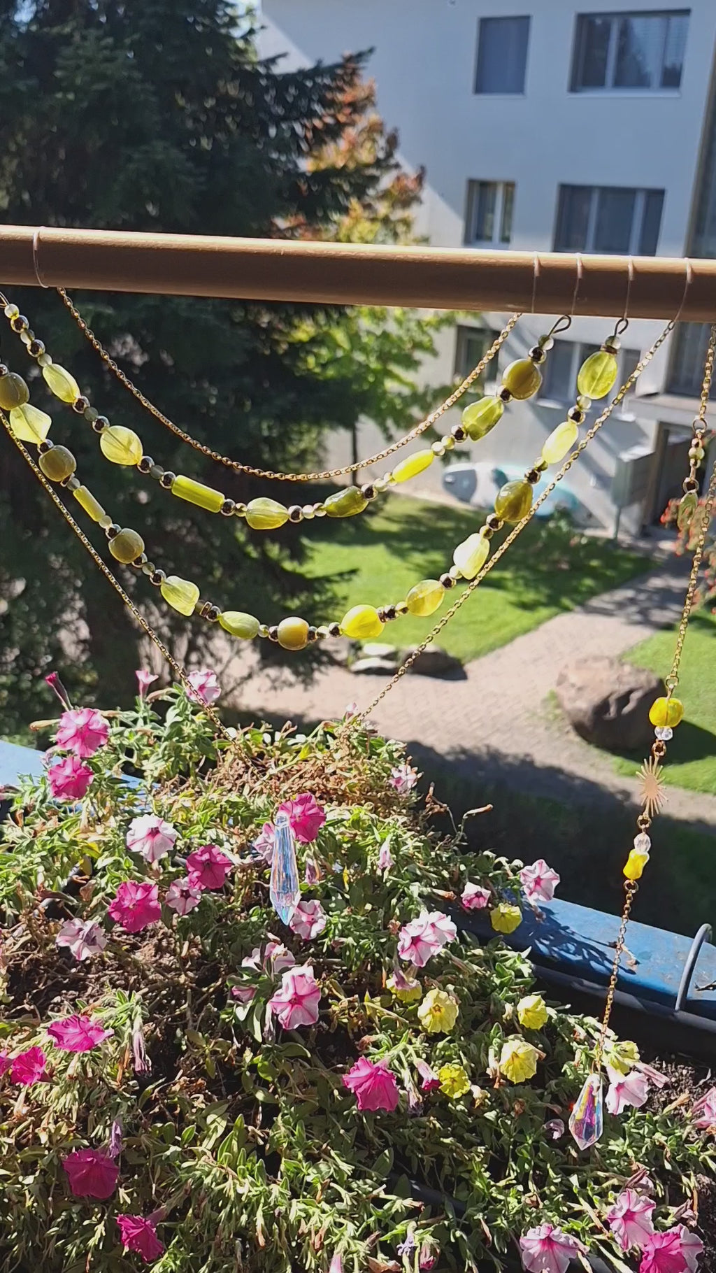 Sonnenfänger „Golden Olive“ – Grün & Gold mit Kristallen