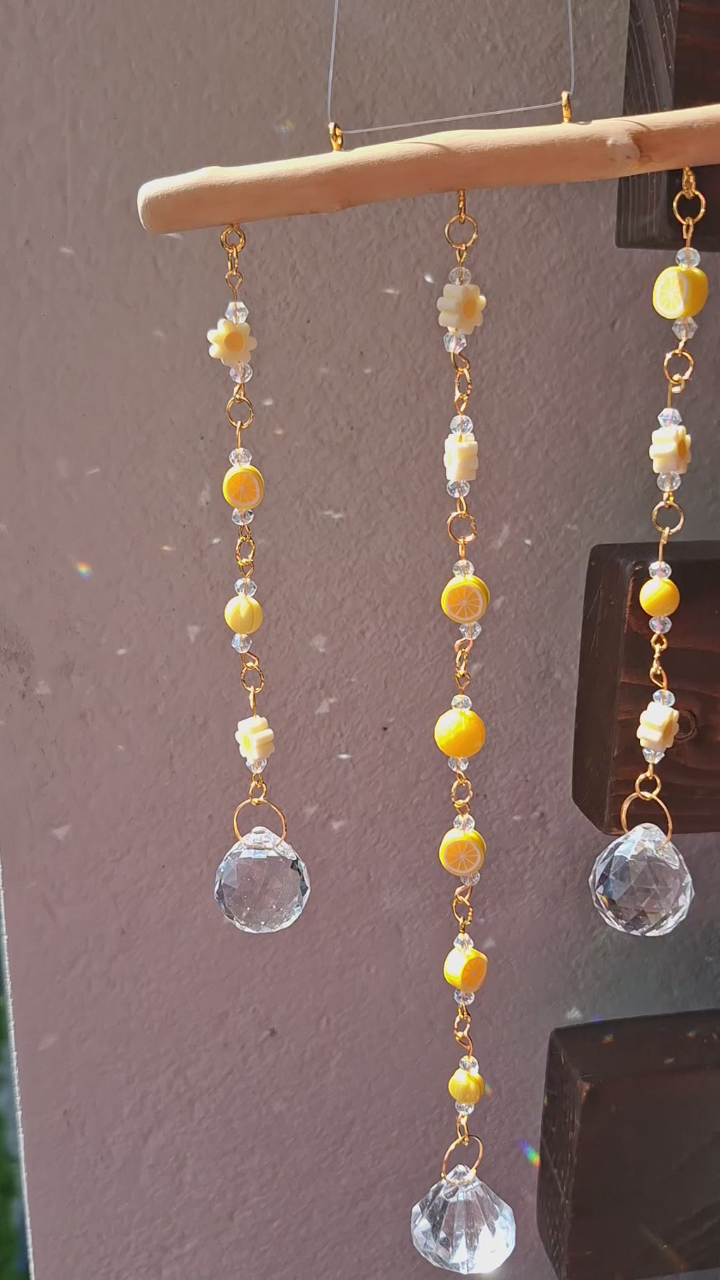 Sonnenfänger „Golden Daisy“ – Handgemachter Kristall-Suncatcher mit Blumen & Citrustönen