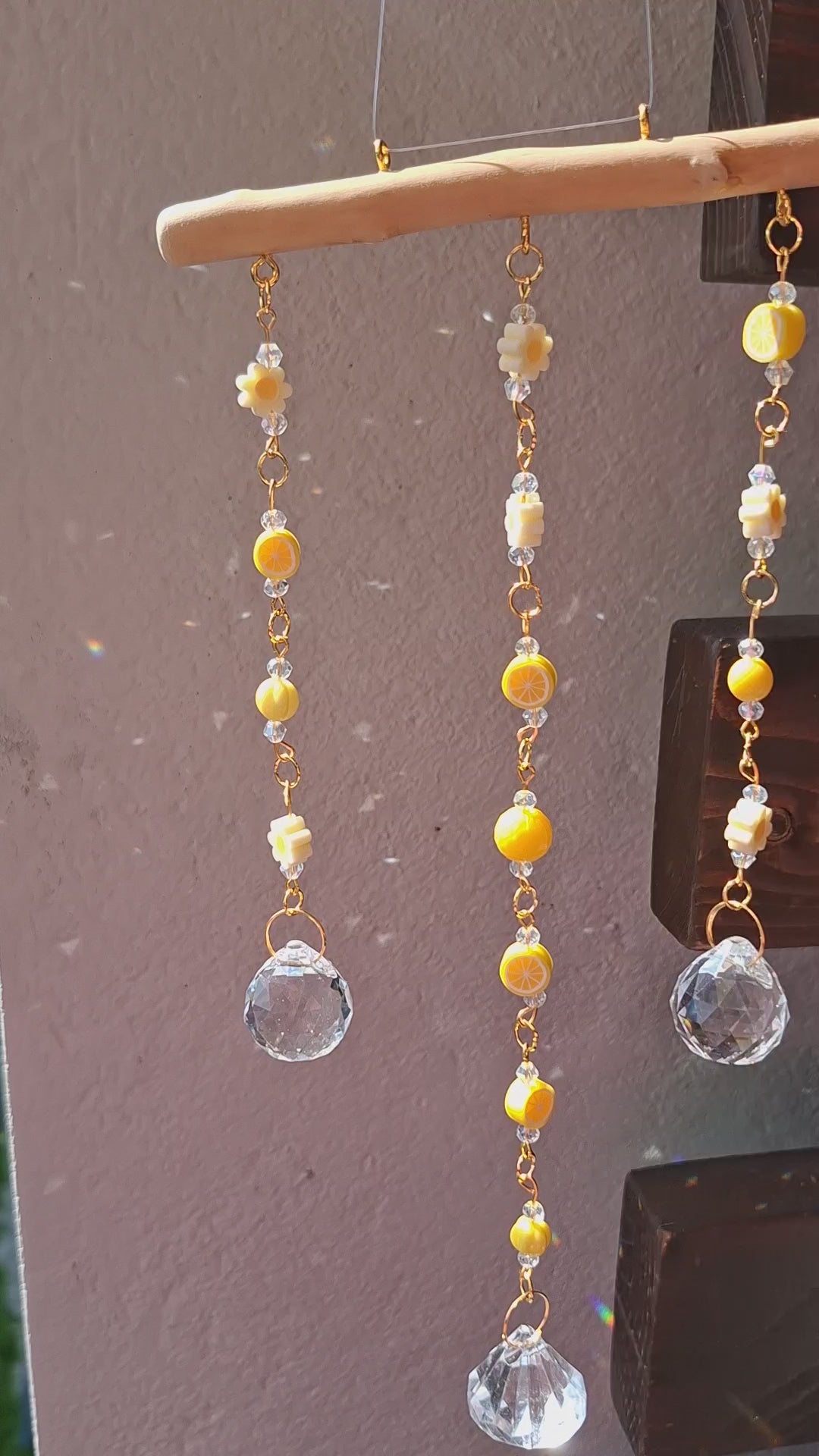 Sonnenfänger „Golden Daisy“ – Handgemachter Kristall-Suncatcher mit Blumen & Citrustönen