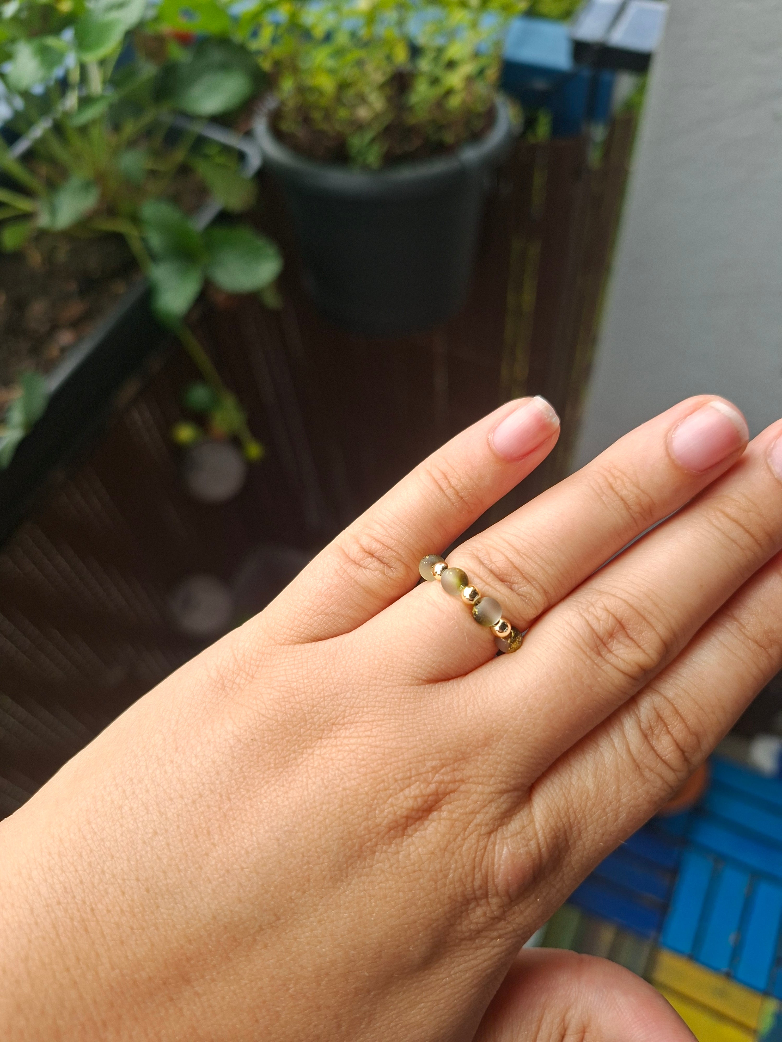 Perlen Ring grün gold
