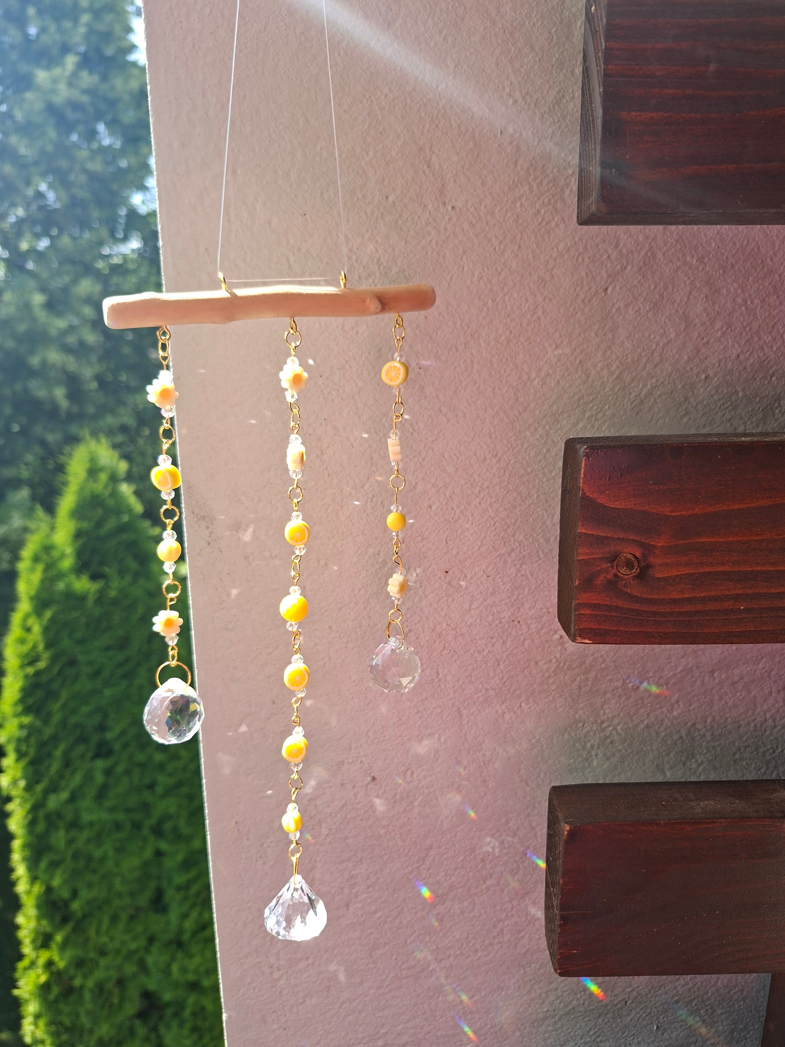Sonnenfänger „Golden Daisy“ – Handgemachter Kristall-Suncatcher mit Blumen & Citrustönen