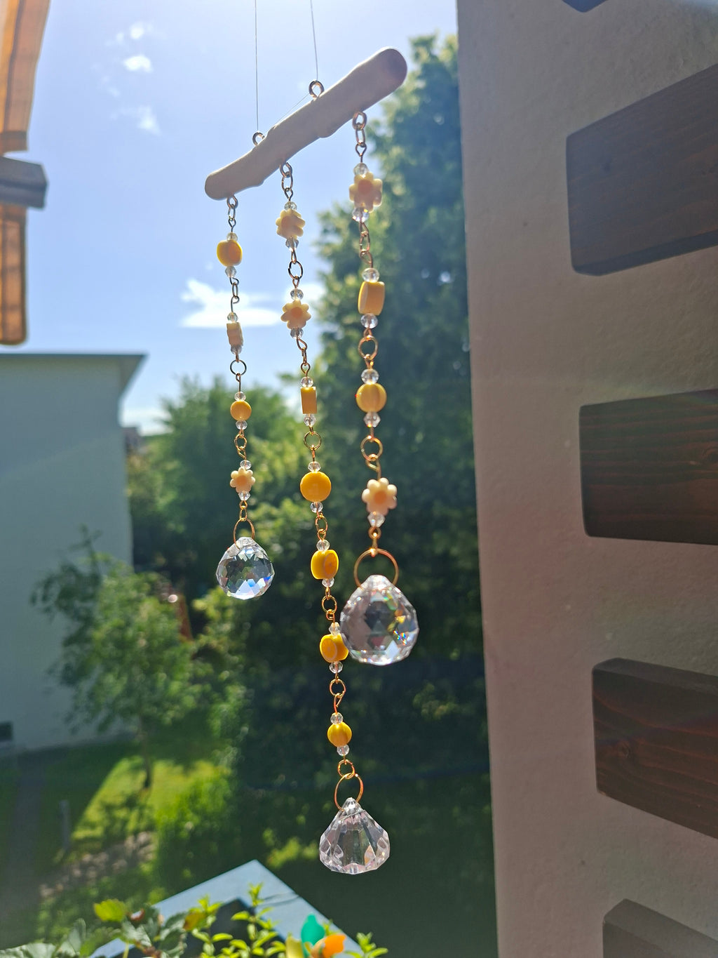 Sonnenfänger „Golden Daisy“ – Handgemachter Kristall-Suncatcher mit Blumen & Citrustönen