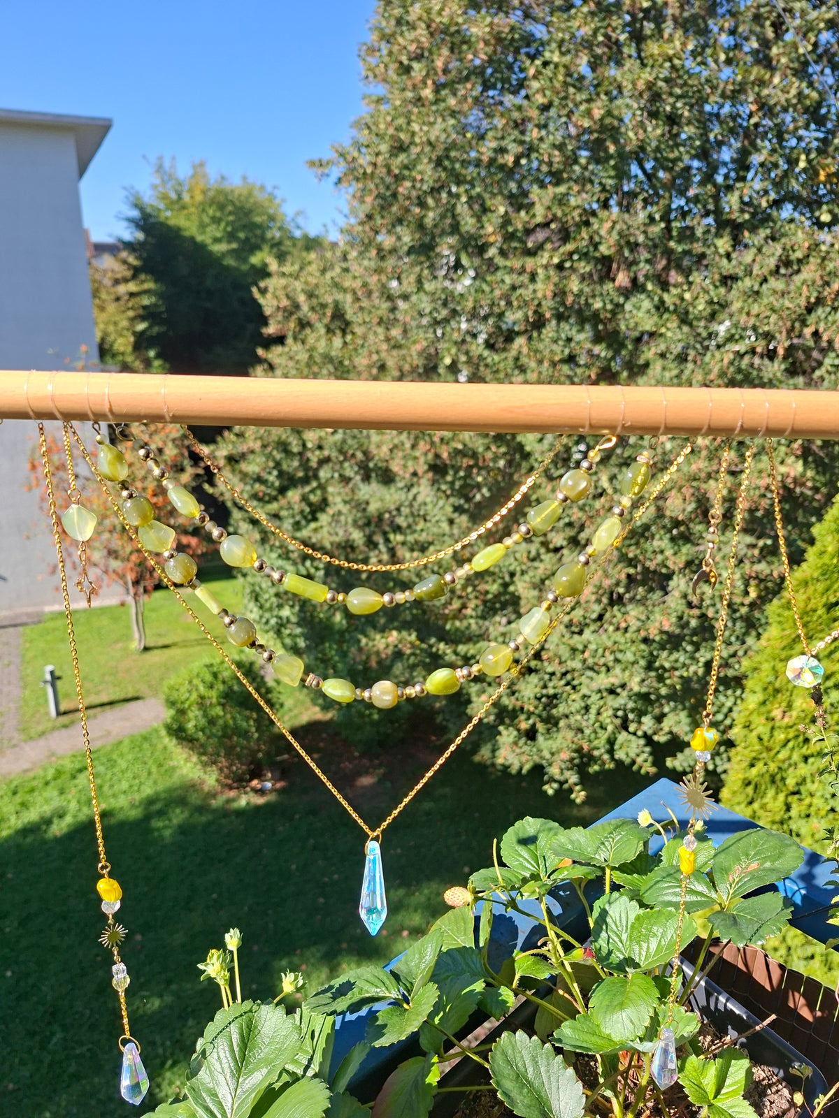 Sonnenfänger „Golden Olive“ – Grün & Gold mit Kristallen