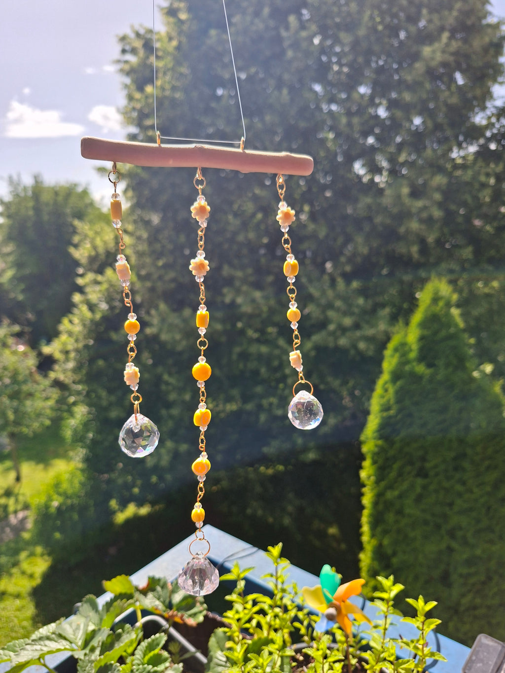 Sonnenfänger „Golden Daisy“ – Handgemachter Kristall-Suncatcher mit Blumen & Citrustönen