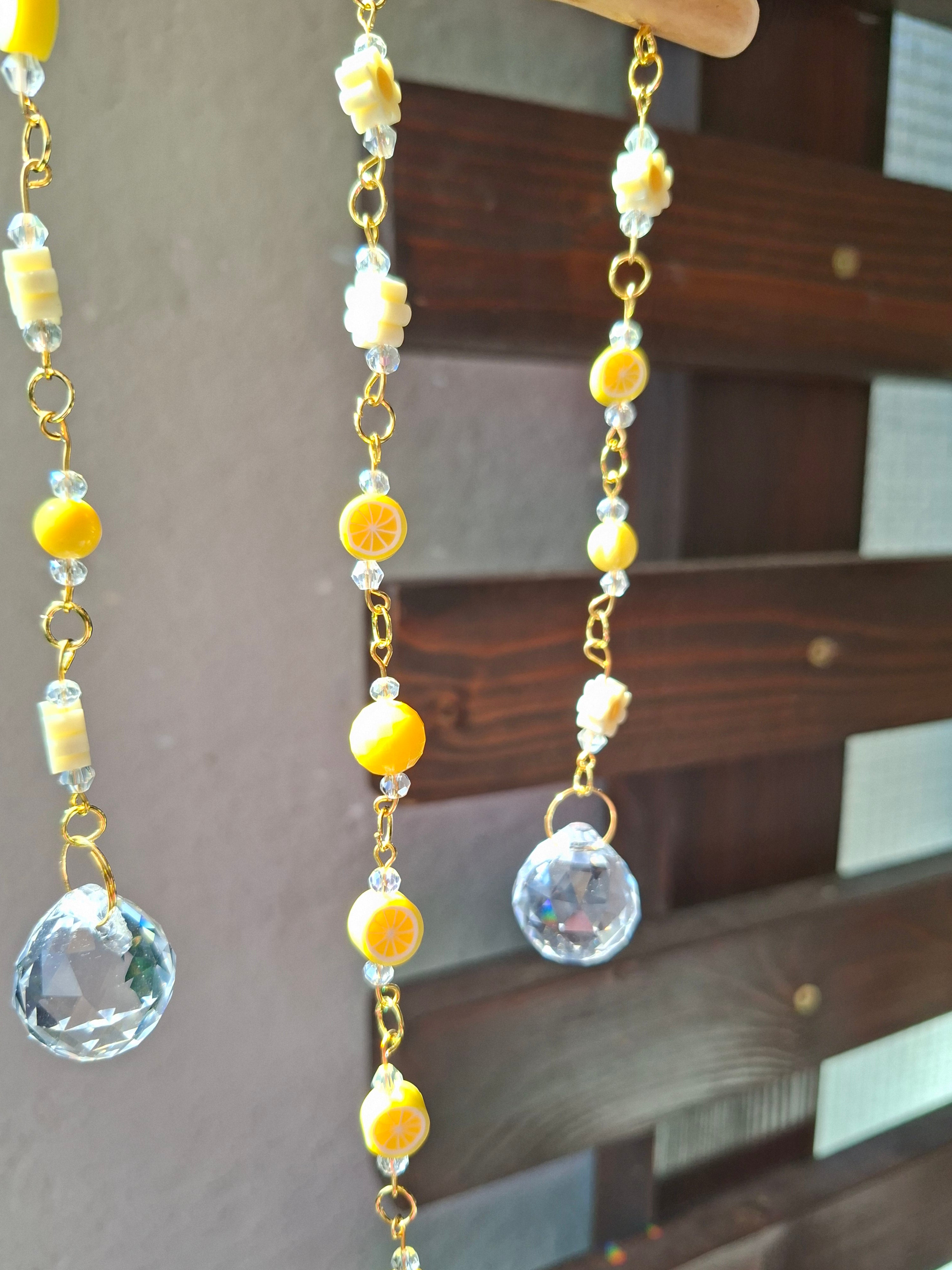 Sonnenfänger „Golden Daisy“ – Handgemachter Kristall-Suncatcher mit Blumen & Citrustönen