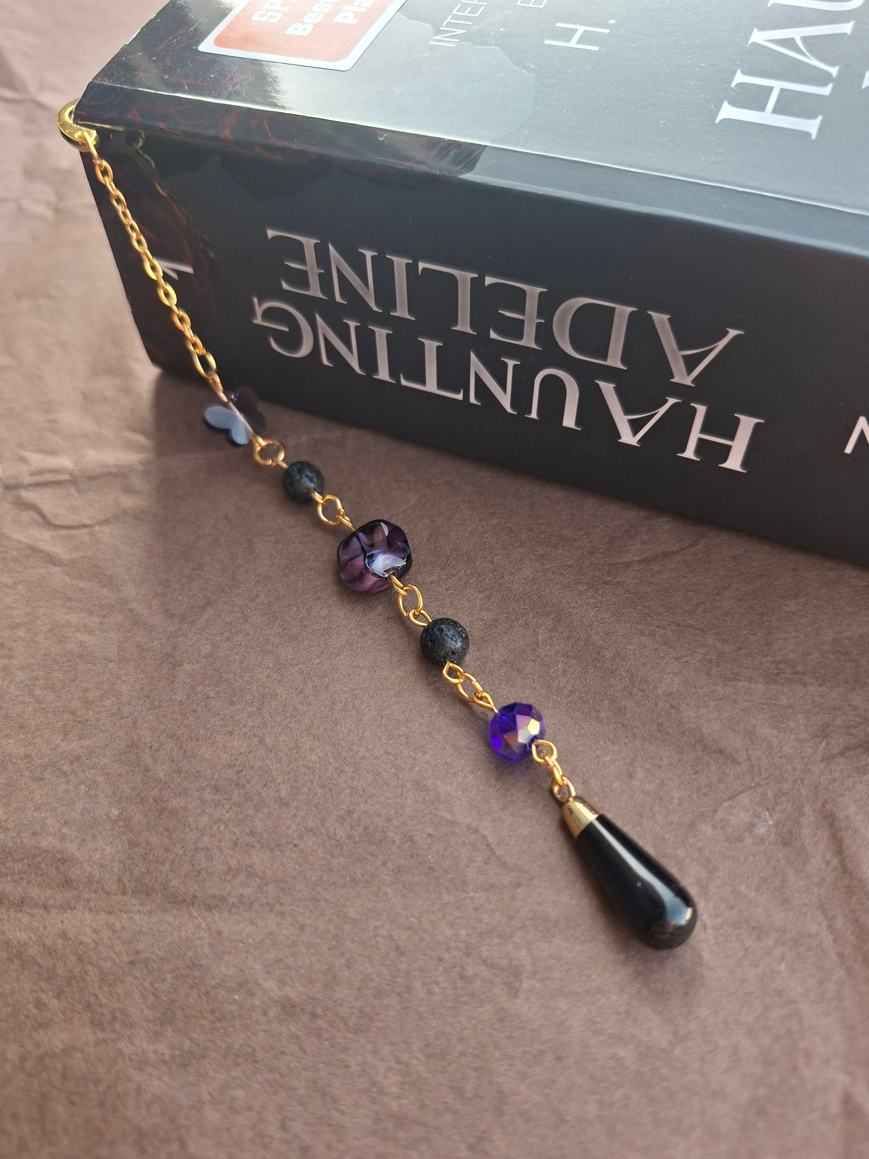 Handmade lesezeichen- gold-violett schwarzer anhänger