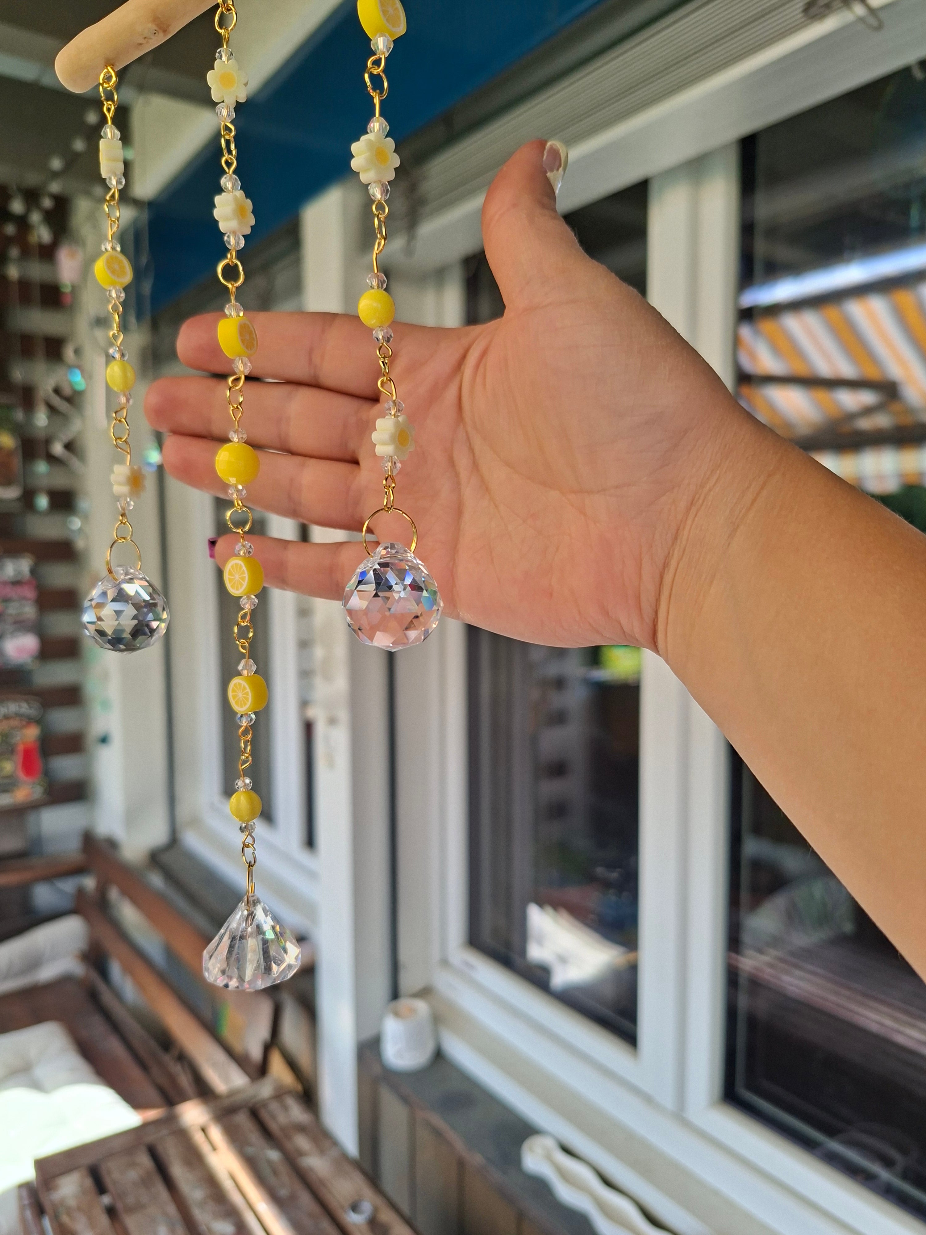 Sonnenfänger „Golden Daisy“ – Handgemachter Kristall-Suncatcher mit Blumen & Citrustönen