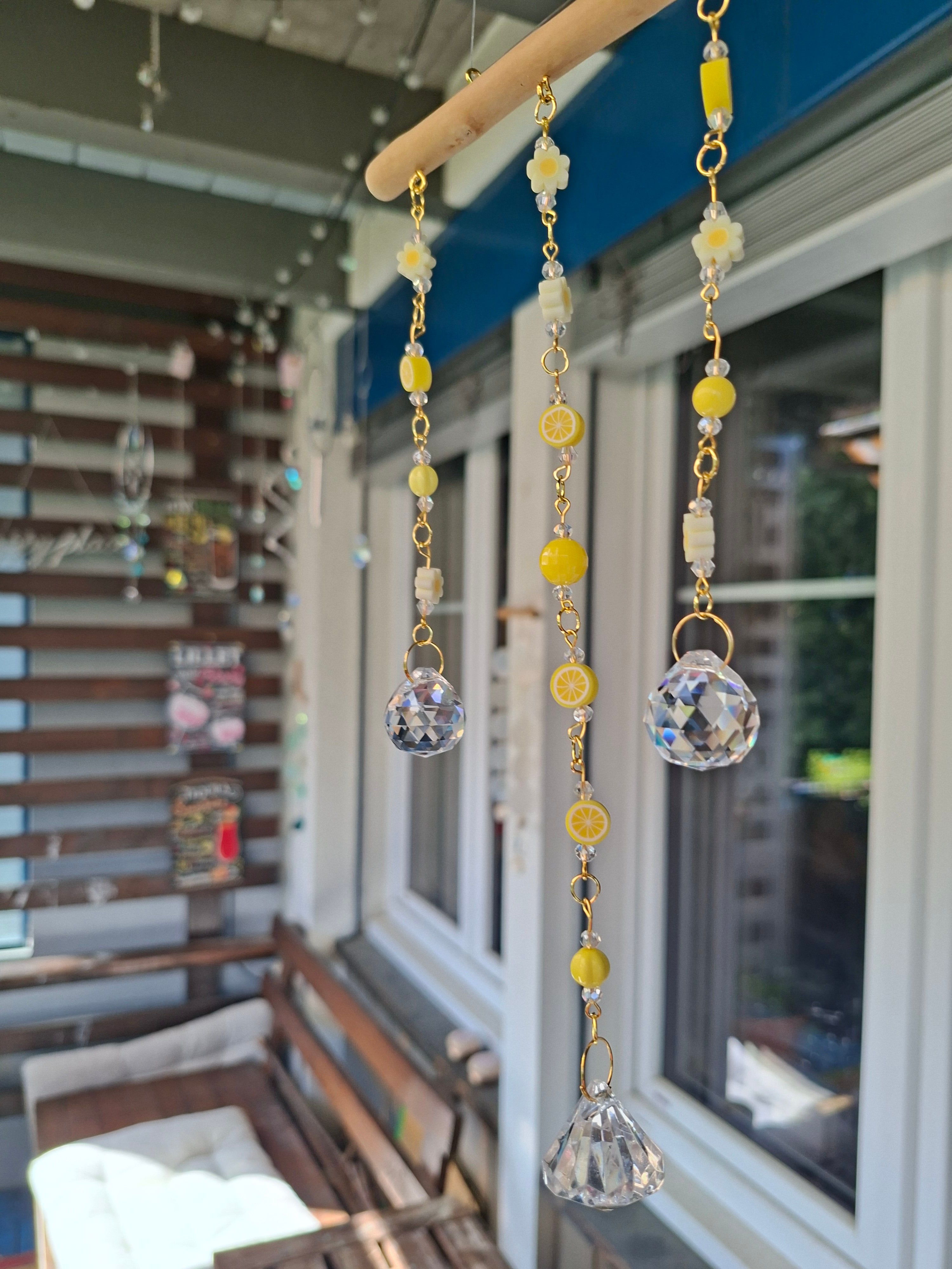 Sonnenfänger „Golden Daisy“ – Handgemachter Kristall-Suncatcher mit Blumen & Citrustönen