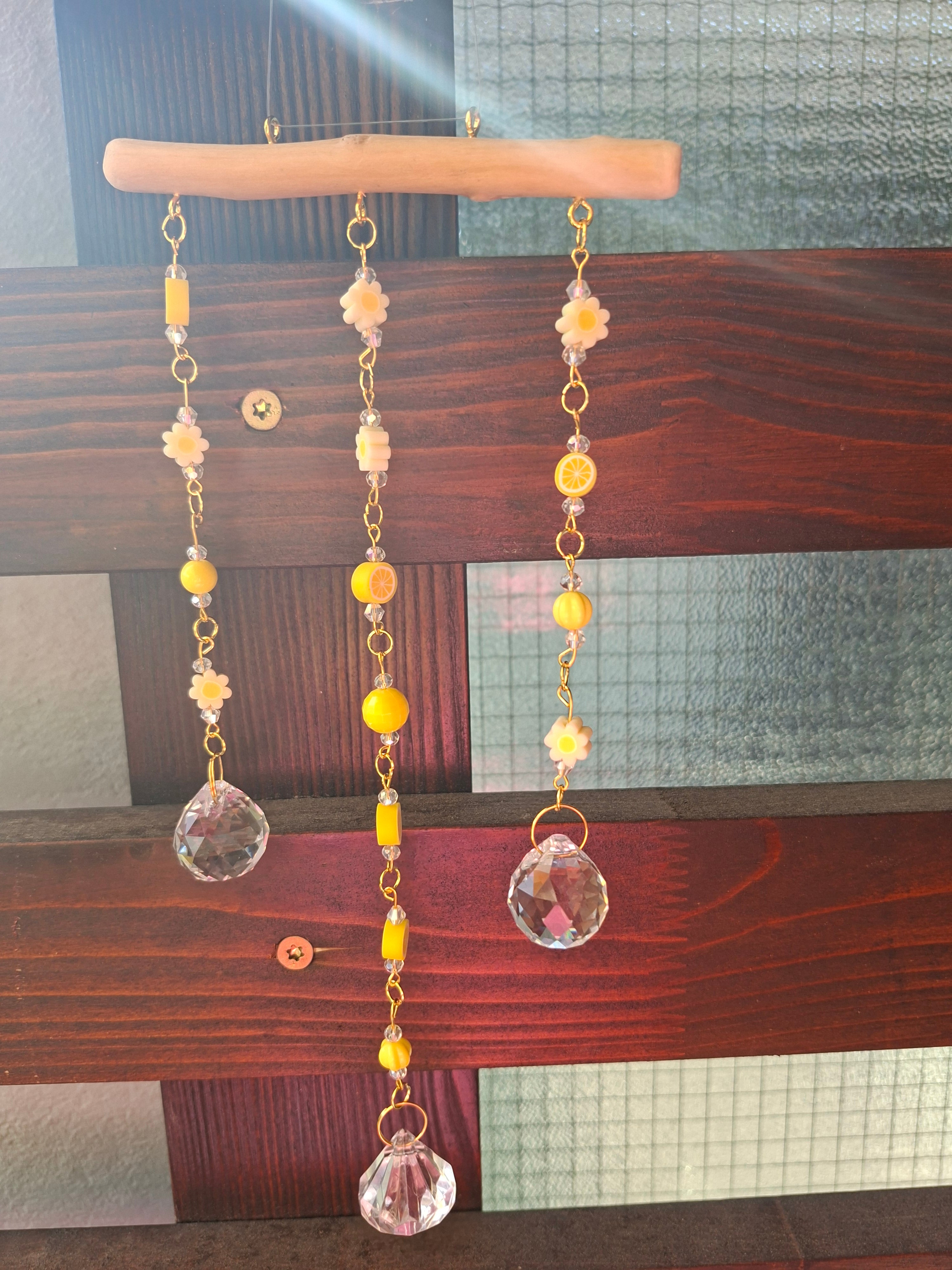Sonnenfänger „Golden Daisy“ – Handgemachter Kristall-Suncatcher mit Blumen & Citrustönen