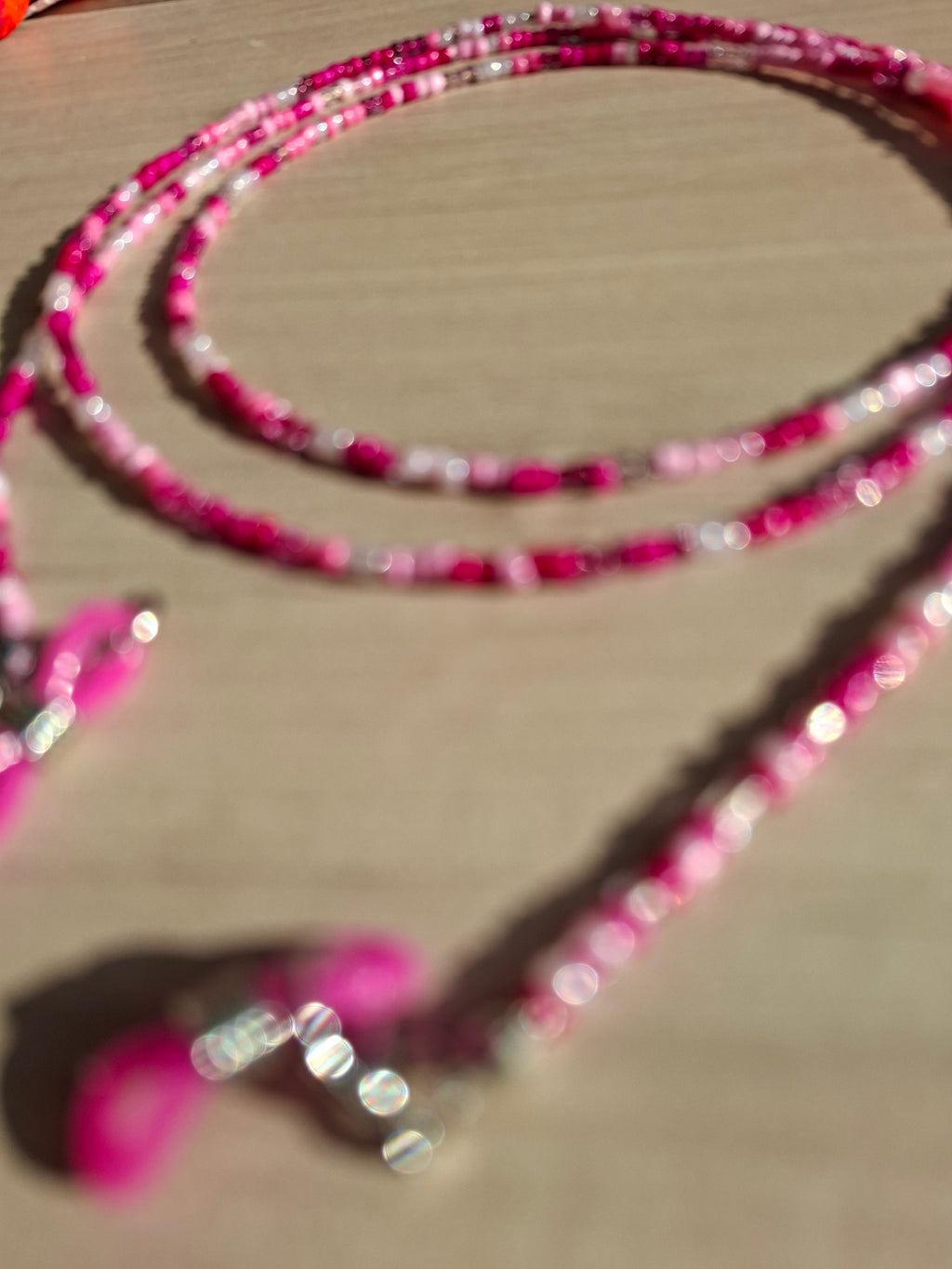 Brillenkette Pink & Rosa – Handgemacht in der Schweiz