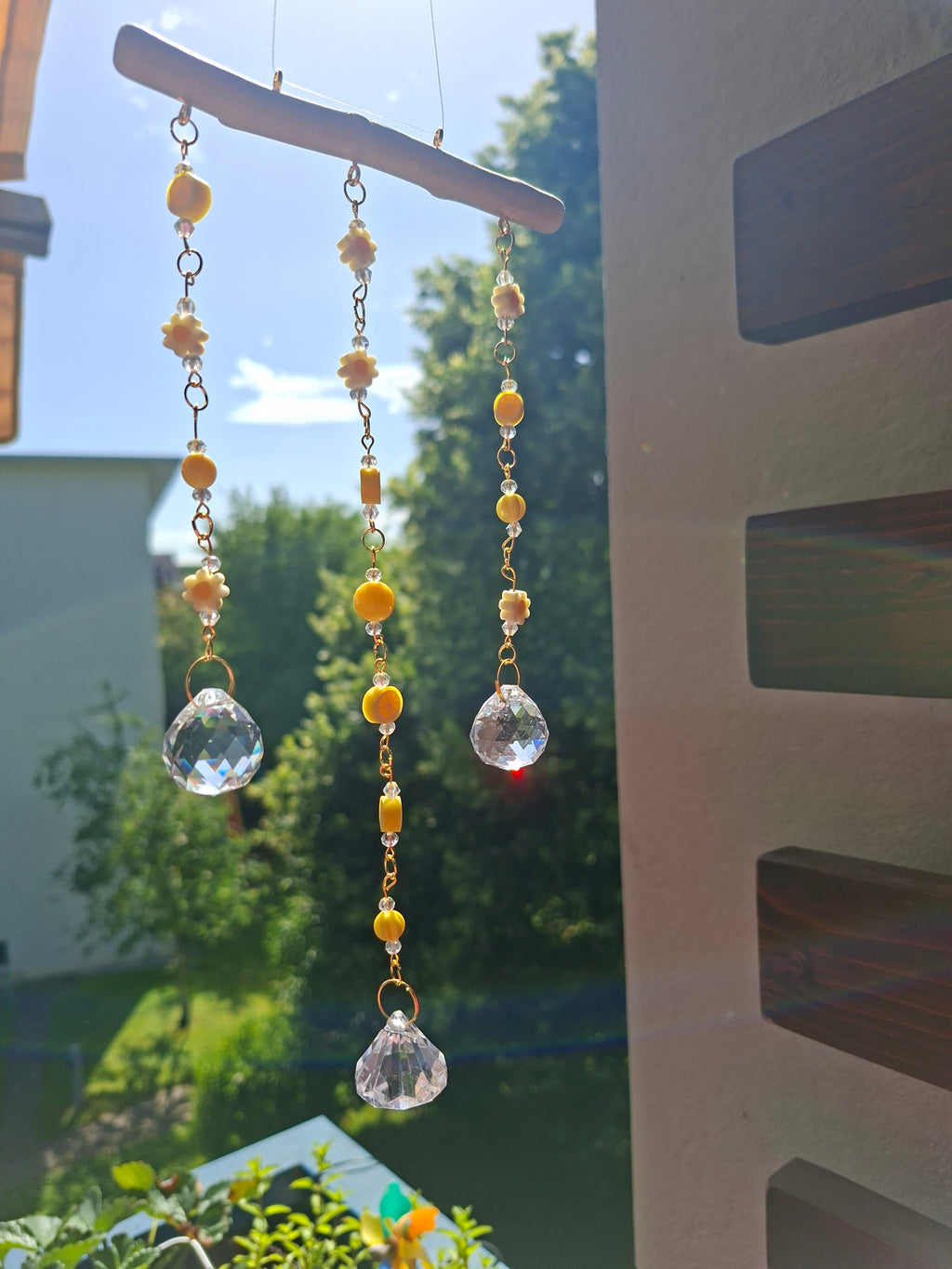 Sonnenfänger „Golden Daisy“ – Handgemachter Kristall-Suncatcher mit Blumen & Citrustönen