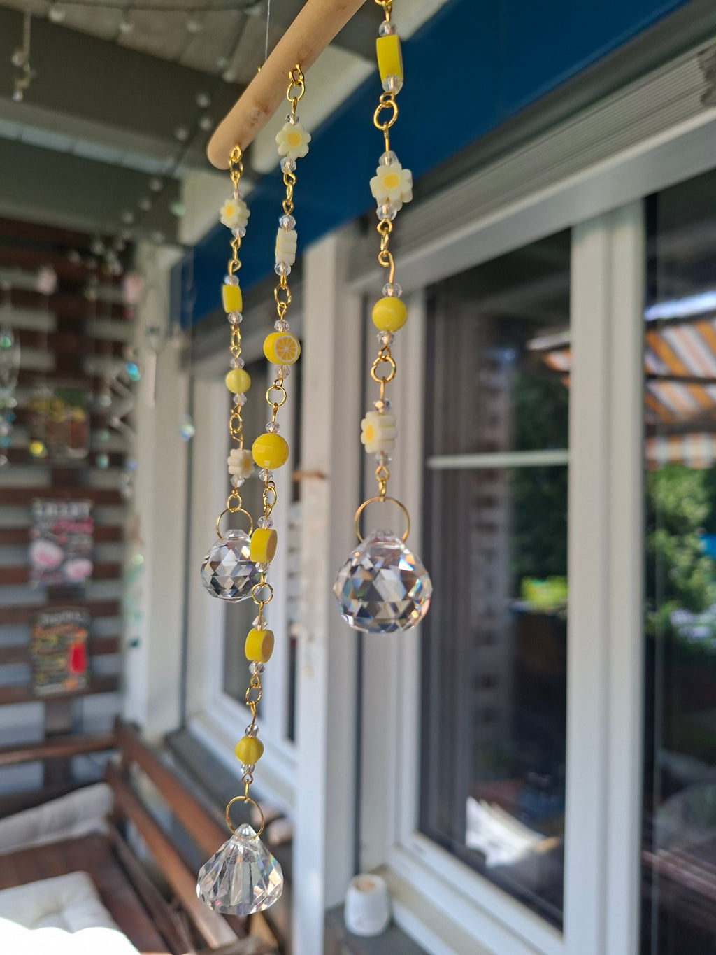 Sonnenfänger „Golden Daisy“ – Handgemachter Kristall-Suncatcher mit Blumen & Citrustönen