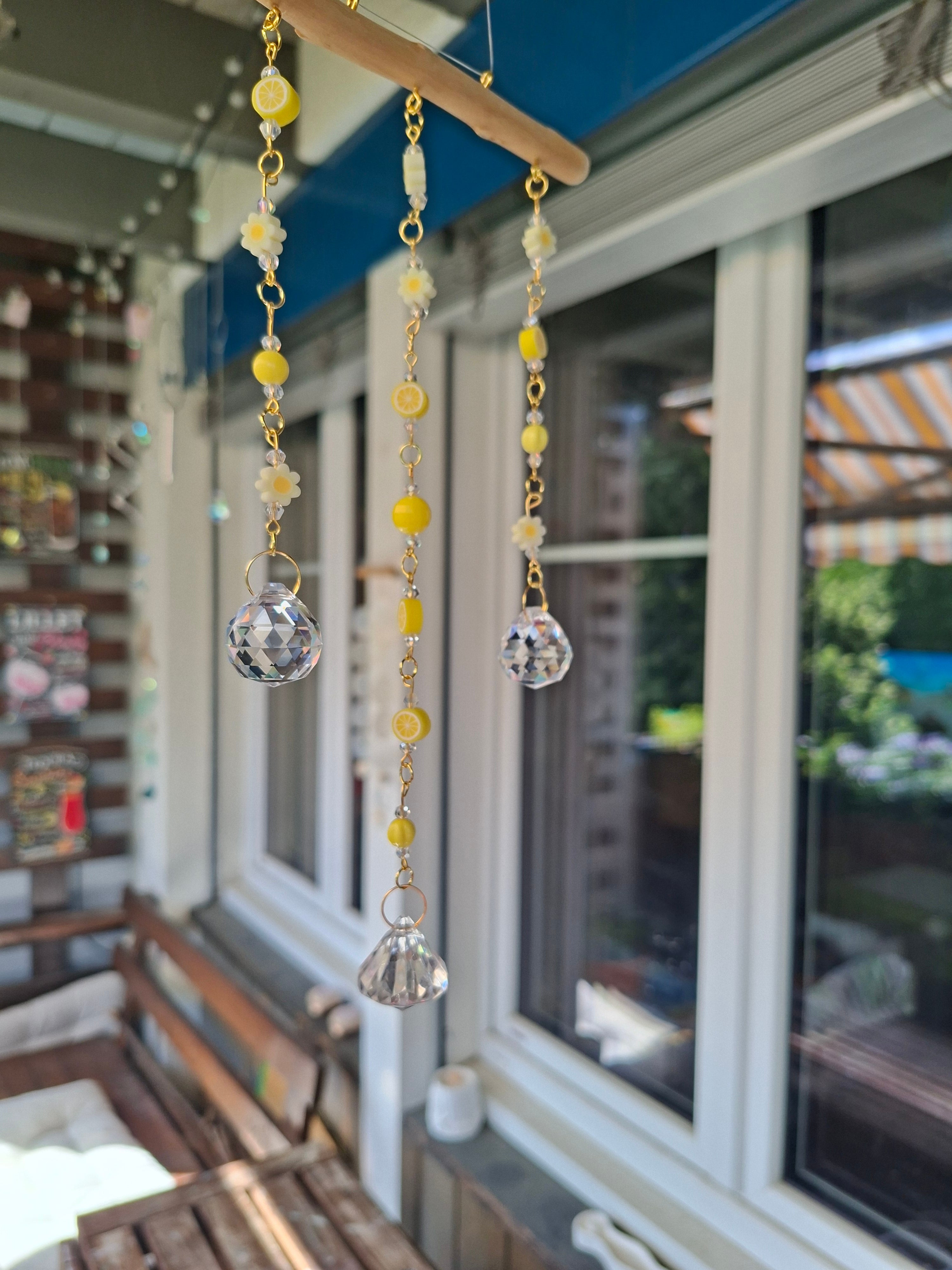 Sonnenfänger „Golden Daisy“ – Handgemachter Kristall-Suncatcher mit Blumen & Citrustönen